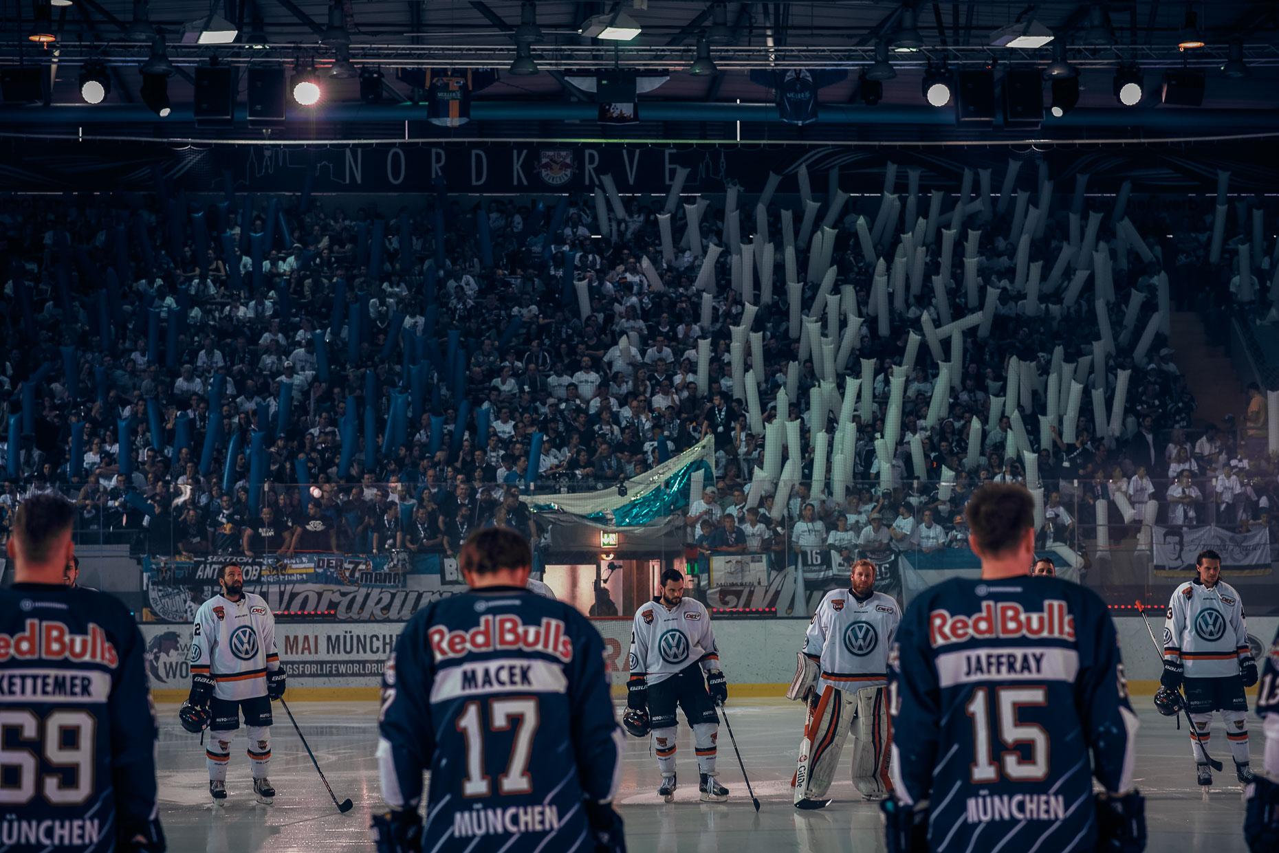 EHC_Redbulls_Wolfsburg_09_04_2017_c_Brecheis-6060_V01
